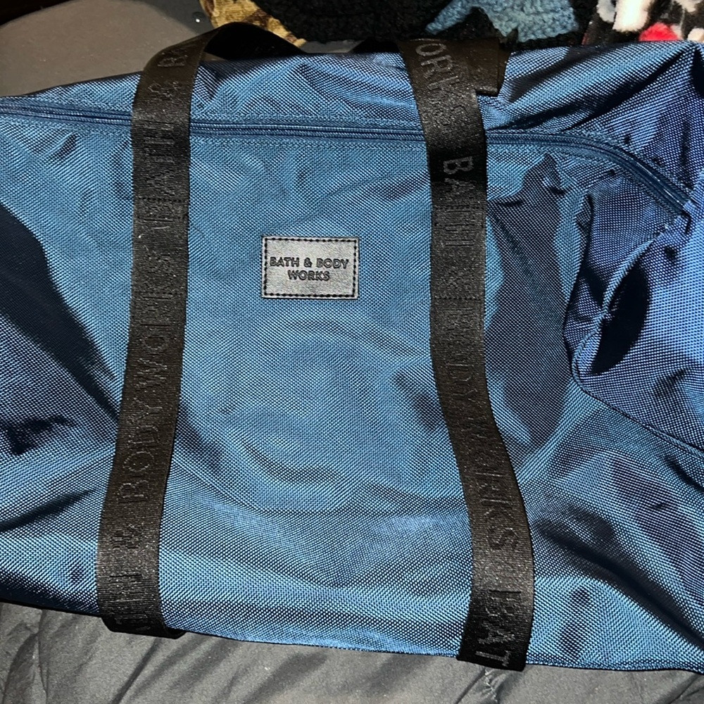 Mens blue duffle bag bath and bodyworks